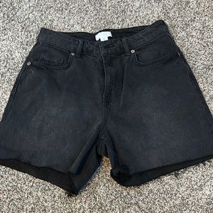h and m size 8 black jean shorts.